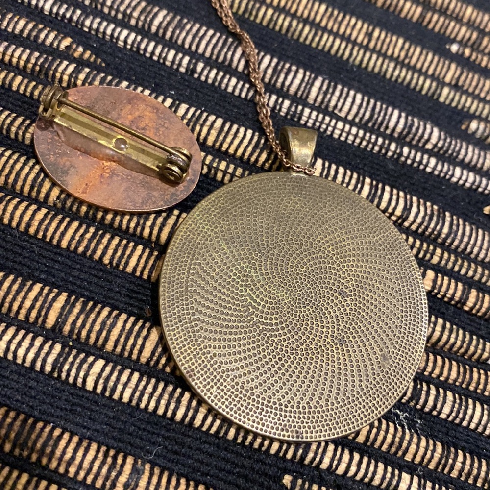 Two OLD WORLDLY Rose Jewellery Pieces includes SILK BAG - Picture 4 of 5